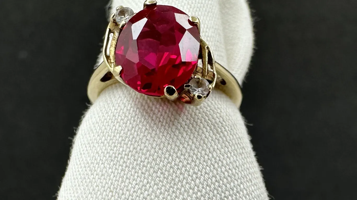 Vintage 10KT Gold & Ruby Ring Sz 6.5