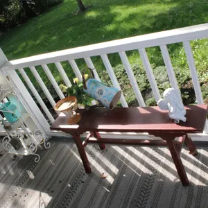 Red Bench & Décor