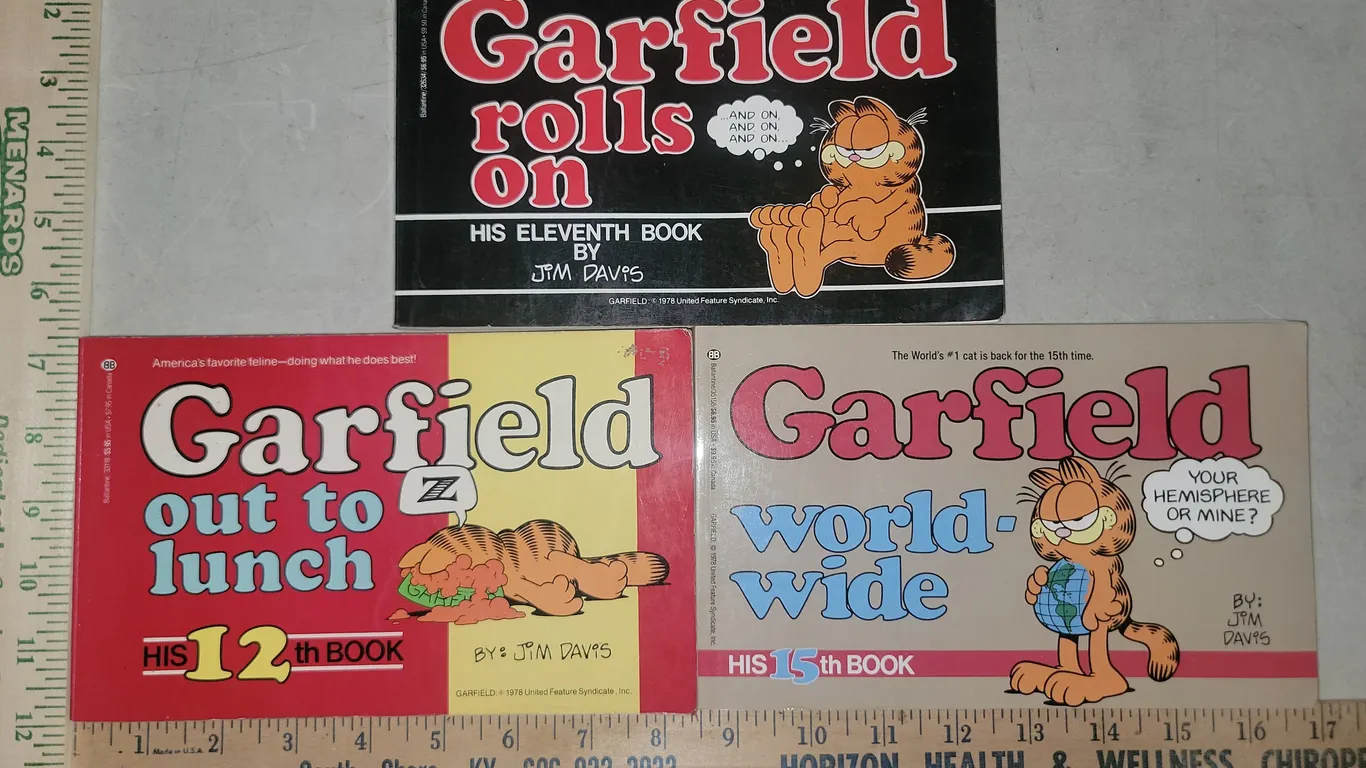 1985-87 Jim Davis Comic Books-#11 Garfield Rolls On, #12 Garfield Out To Lunch, # #15 Garfield World