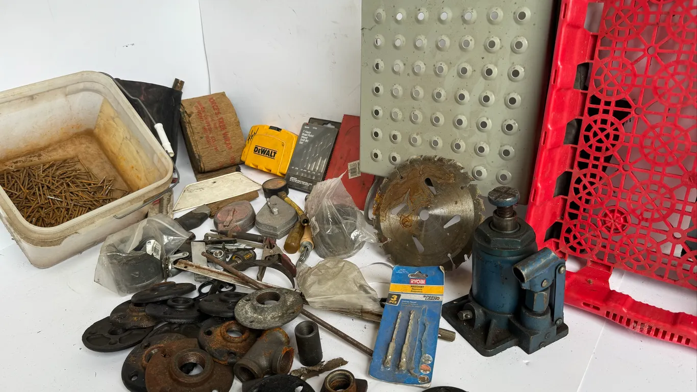 Miscellaneous shop items 