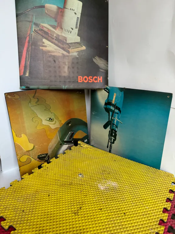 Mats and signs 