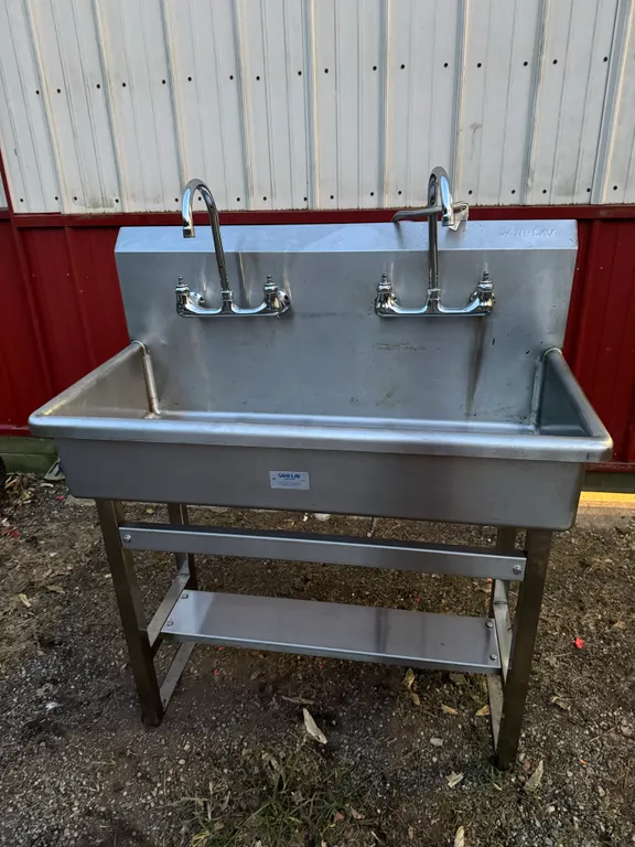 Stainless steel sink