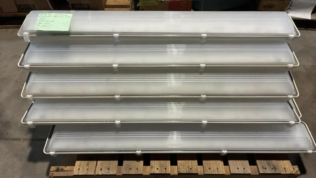 15, *3 PHASE* LED Light Fixtures.