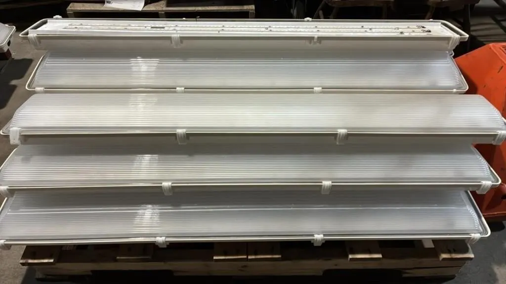 13, *3 PHASE* LED Light Fixtures.