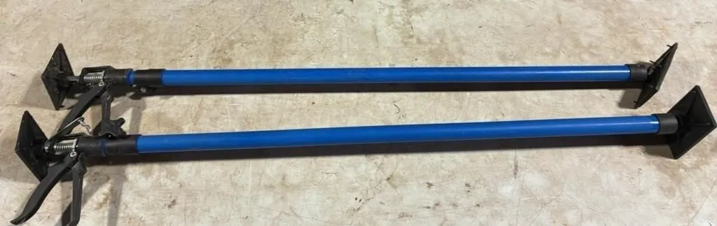 2 Quick Support Rods. 45� to 83�.
