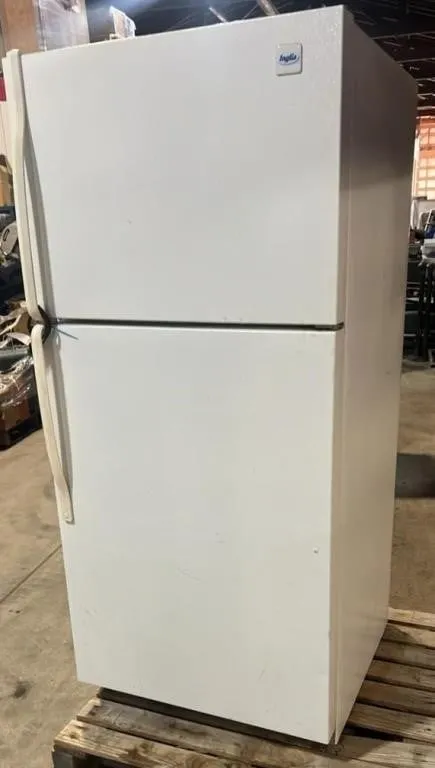 Inglis Top Freezer Refrigerator. 30"W x 30"D x