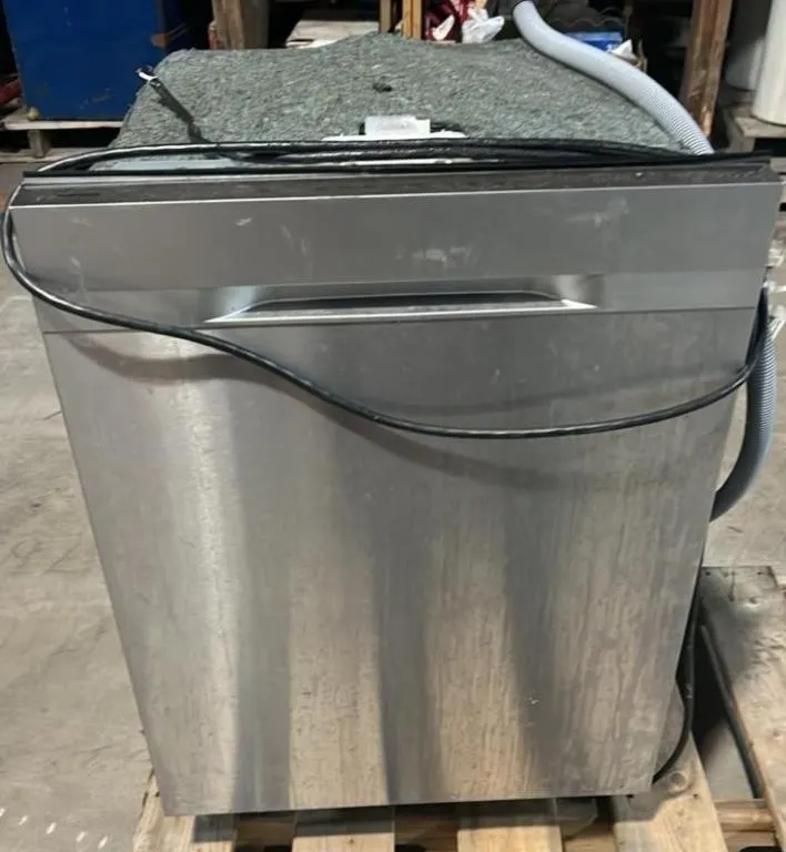 Samsung Stainless Steel Built-in Dishwasher. 24"W