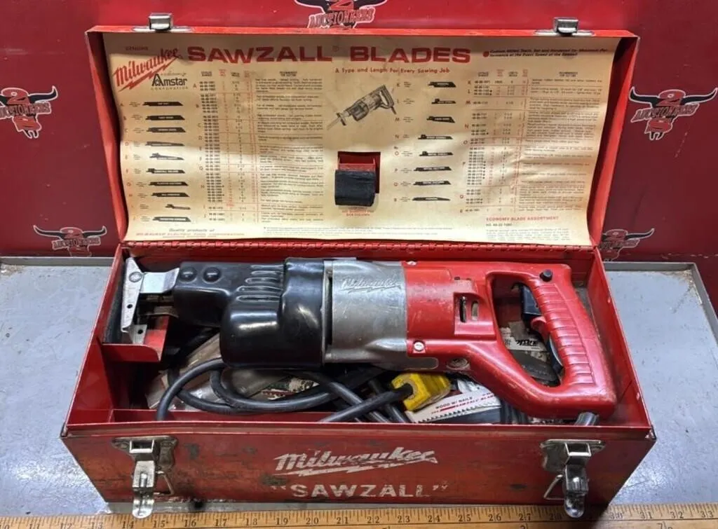 Milwaukee Reciprocating Saw & Blades.
