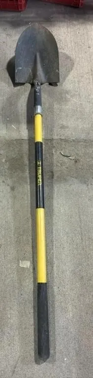 Long Handled Spade.