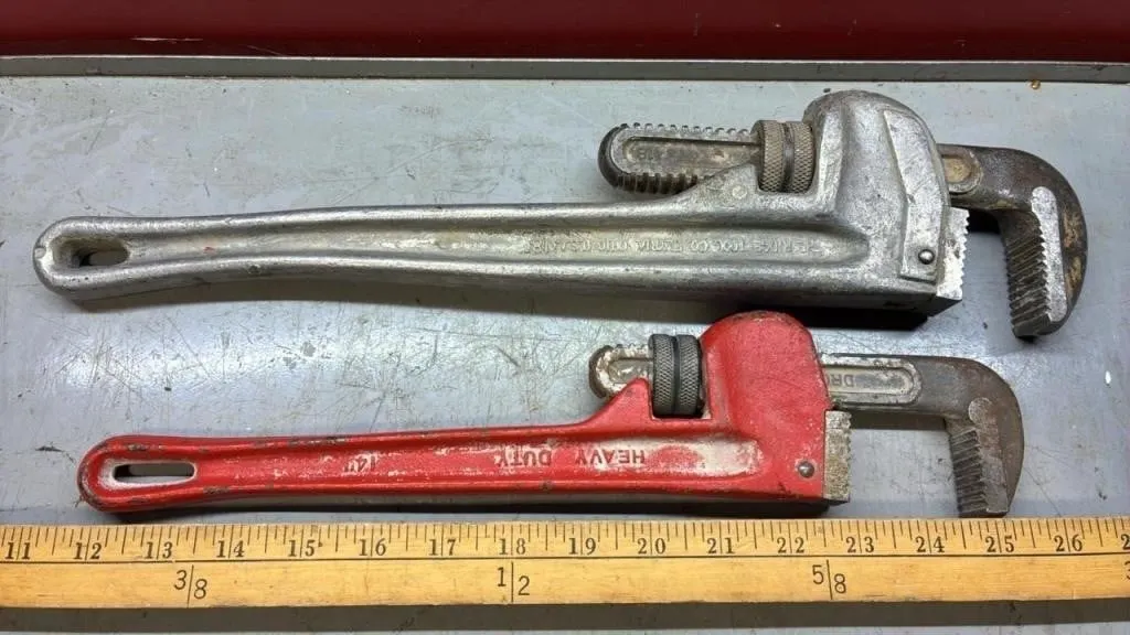 2 Pipe Wrenches.