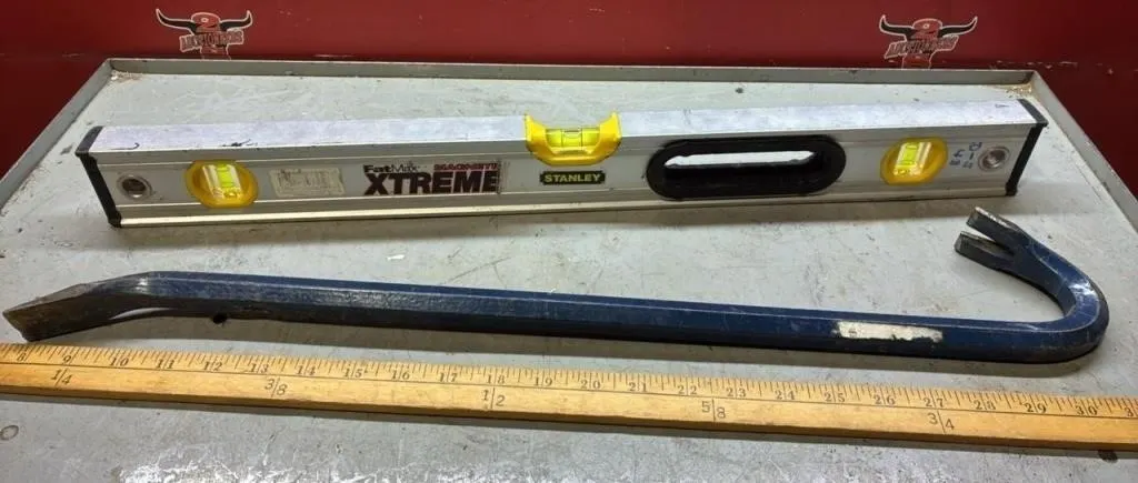 24� Magnetic Level & Crowbar.