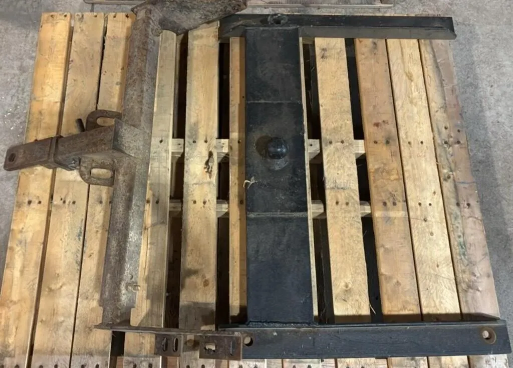 Hidden Hitch & 5th Wheel Hitch. 34� Centres. *C