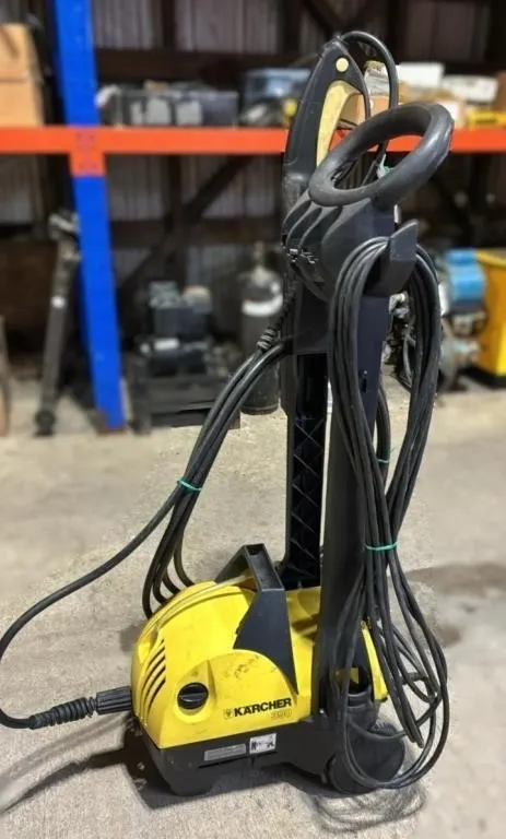 Karcher 300 Pressure Washer. Working.