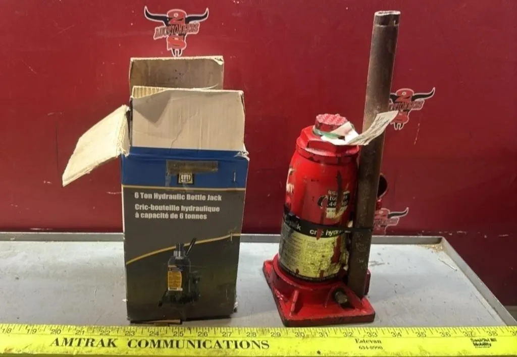 Two 6 Ton Hydraulic Bottle Jacks. Missing Handle.