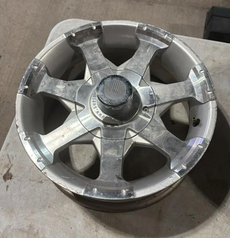 15� x 6", 5 Bolt Trailer Rim.