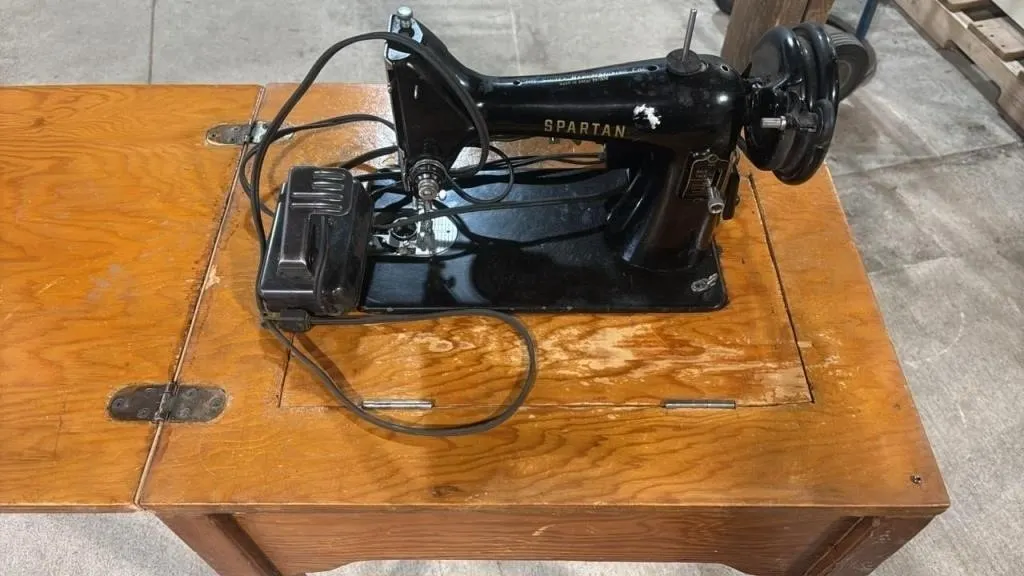 Singer Spartan Sewing Machine in Cabinet,