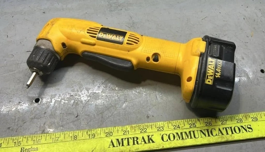 DeWalt 14.4V 90� Drill. Tested Working. NO