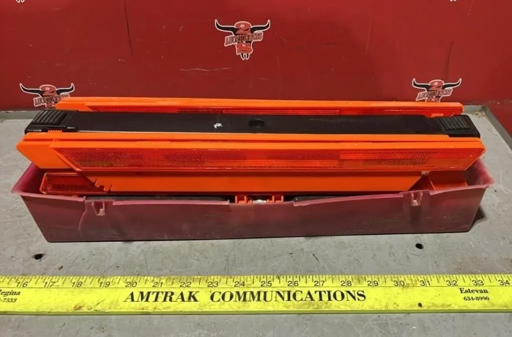 Triangle Road Flares, Case is broken