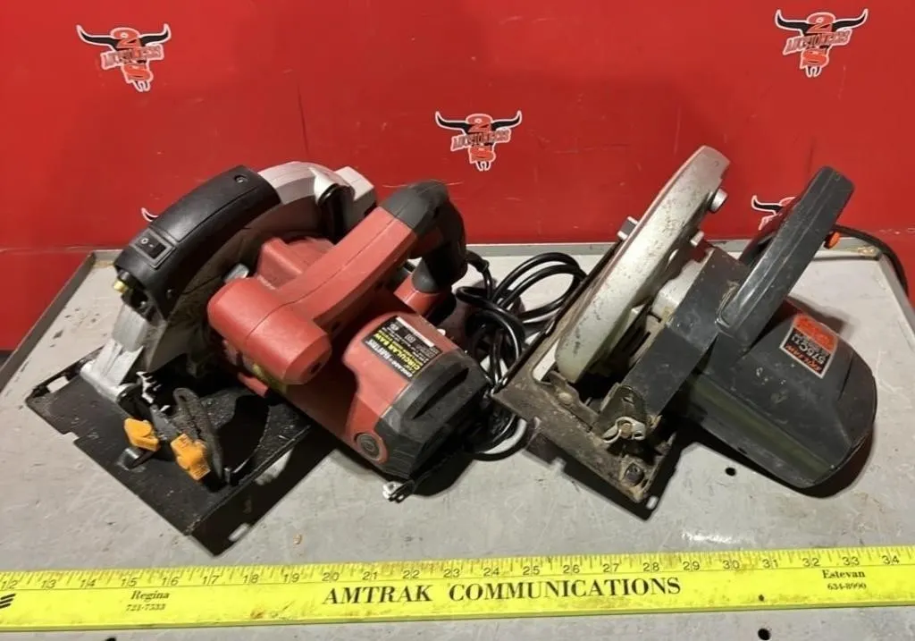 2 Circular Saw.. Tested Working.