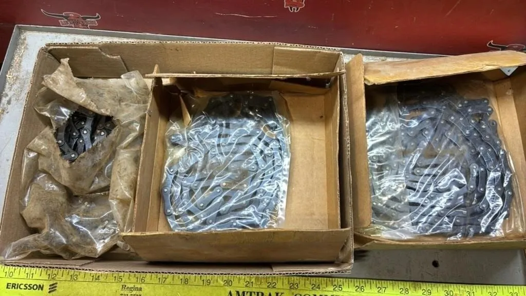 Quantity of 2040 Roller Chain.