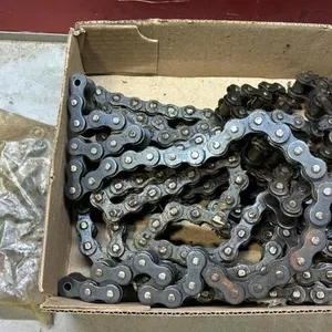 Quantity of 60 Roller Chain.