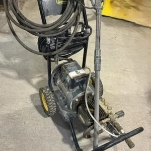 John Deere 10XE Pressure Washer. Working Per