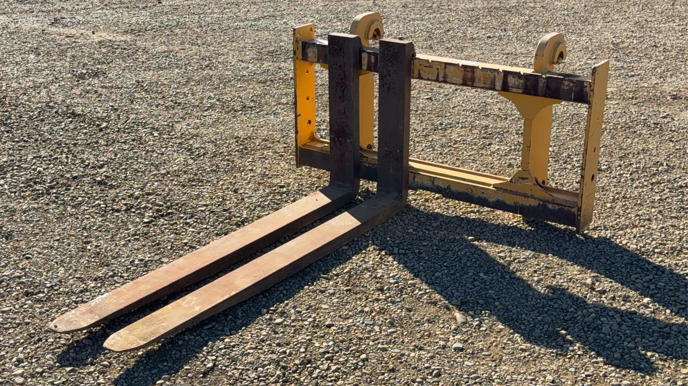 Brandt 6 FT. Q/C Pallet Forks