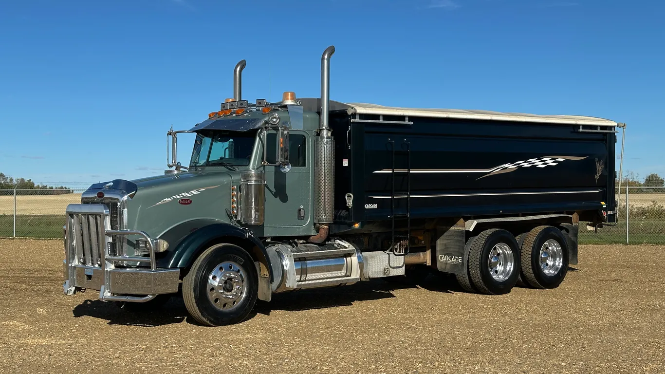 2005 Peterbilt 378 T/A Grain Truck