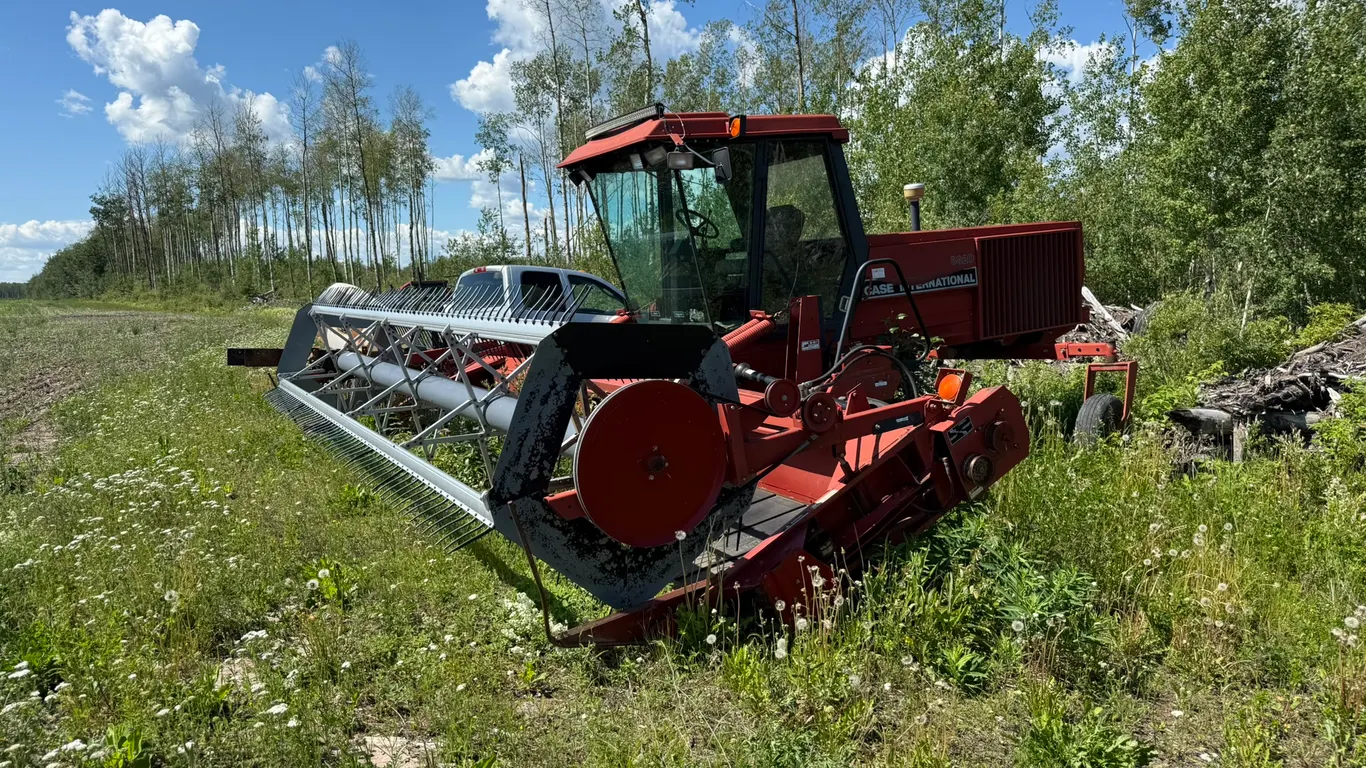 Case IH 8820 Self-Propelled Windrower