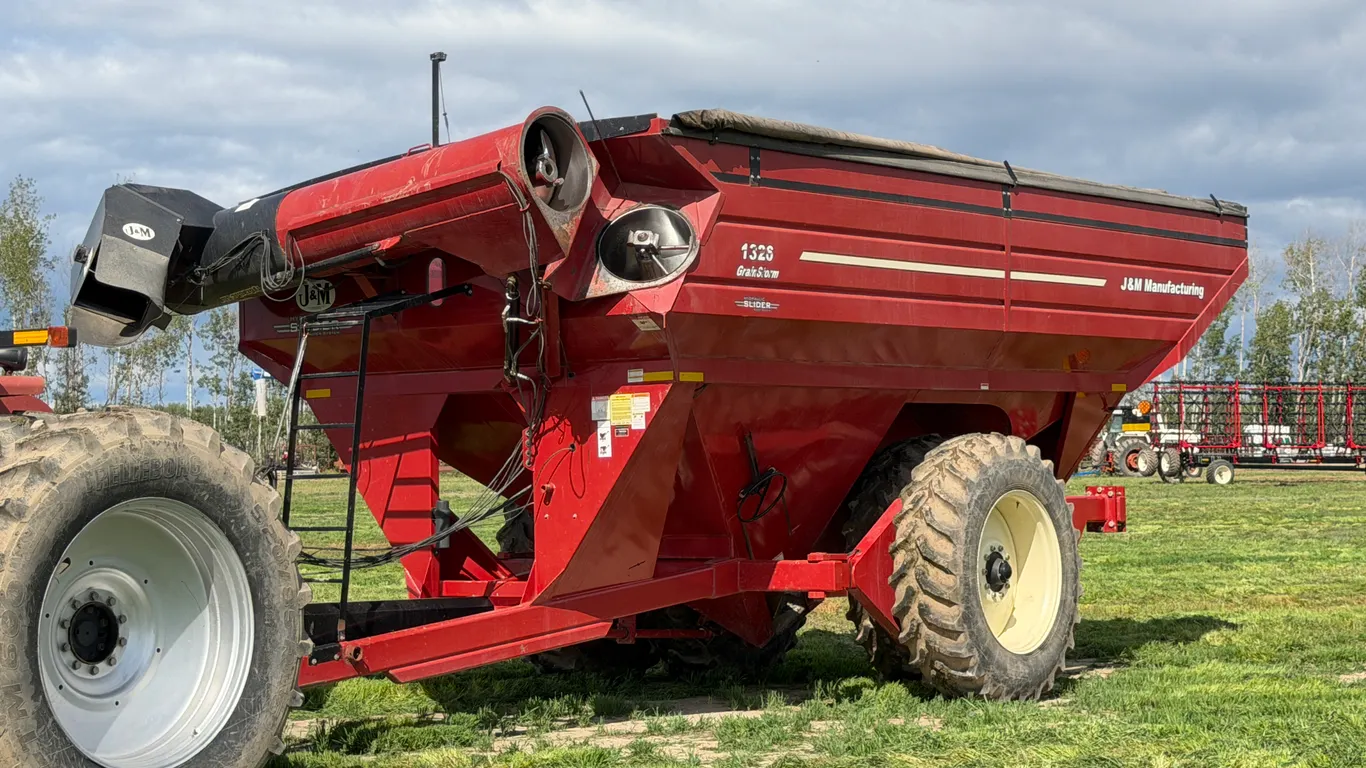 J&M 1326 Grain Storm Grain Cart