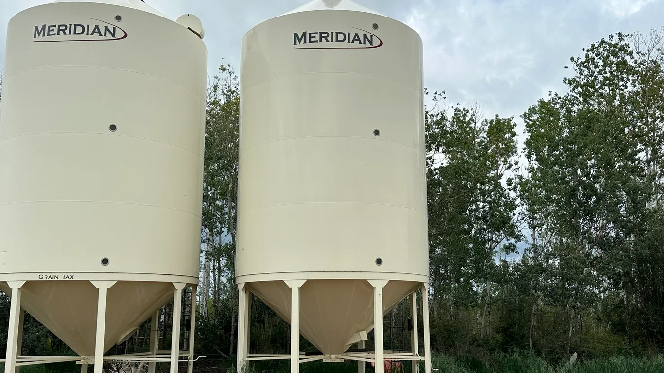 Meridian 81620 Smooth Wall Hopper Grain Bin