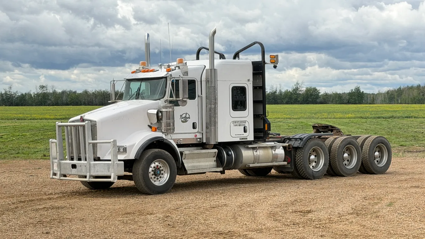2015 Kenworth T800 Tri/A Sleeper Truck Tractor