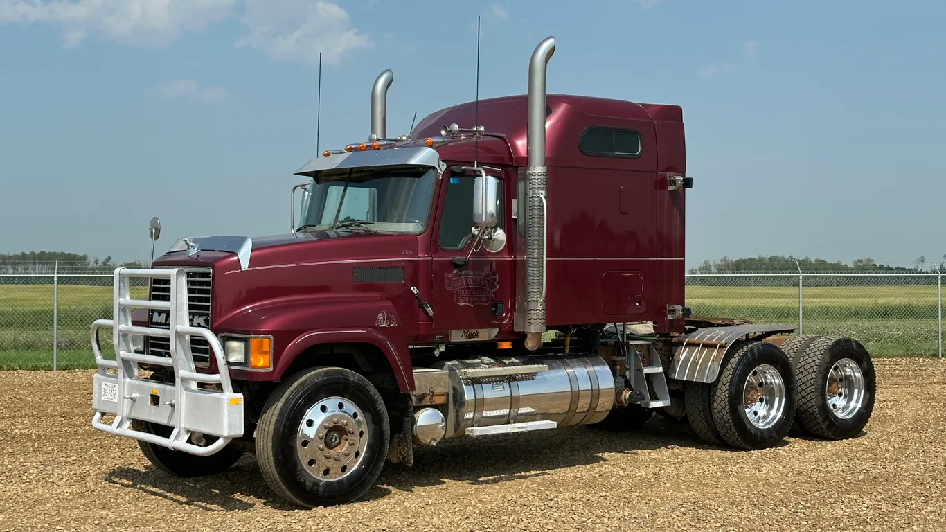 2007 Mack CHN613 T/A Sleeper Truck Tractor