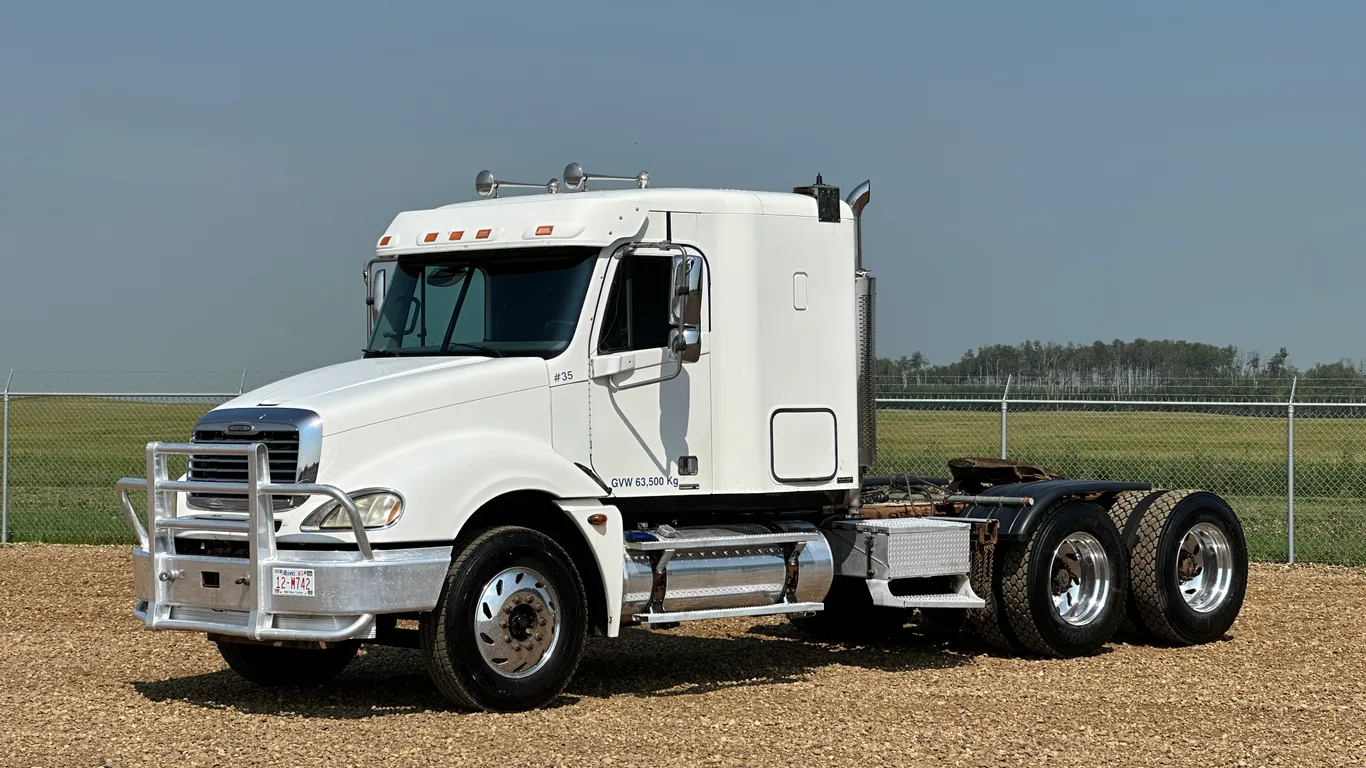 2004 Freightliner Columbia T/A Sleeper Truck Tractor