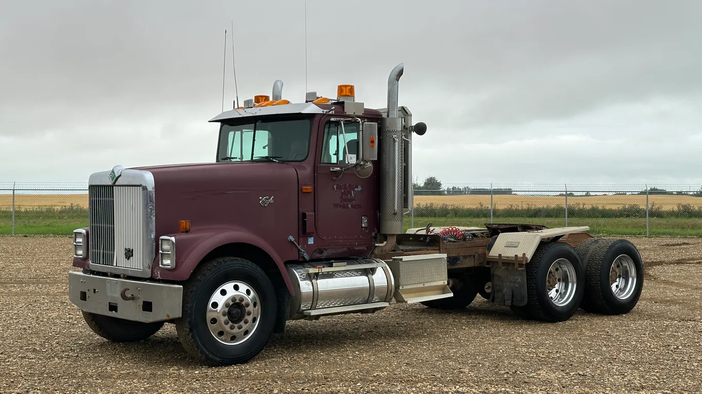 1999 International Eagle 9300 T/A Day Cab Truck Tractor