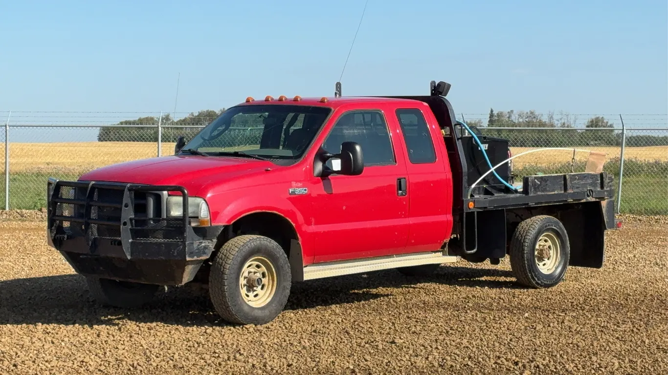 2004 Ford F-350 Extended Cab Flatbed Truck