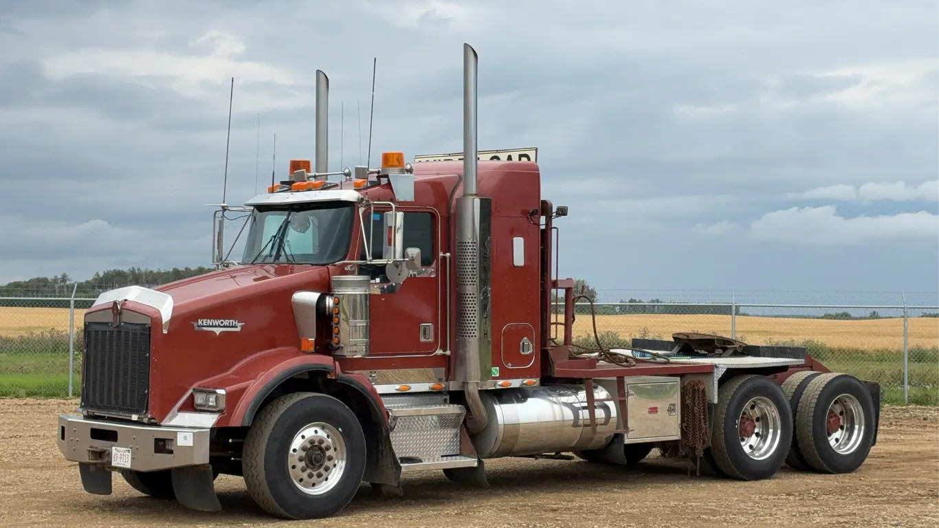 2001 Kenworth T800 T/A Sleeper Winch Tractor