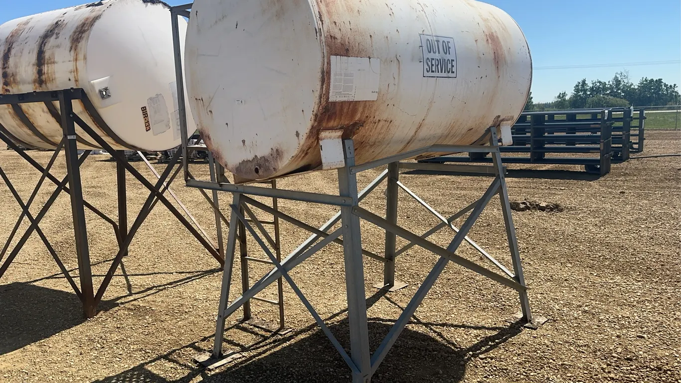 2273L WESTEEL Storage Tank w/ Tank Stand
