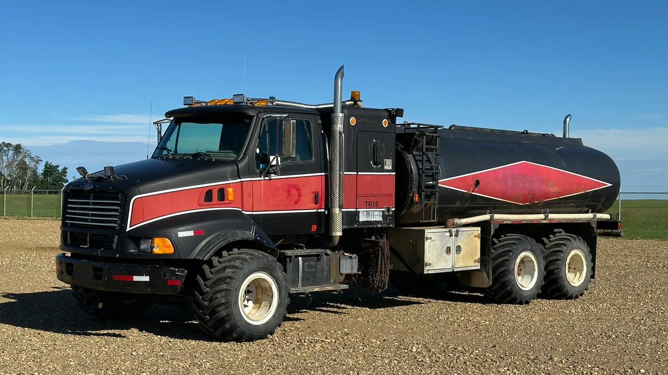 1998 Ford LT8513 T/A Off Road Water Truck