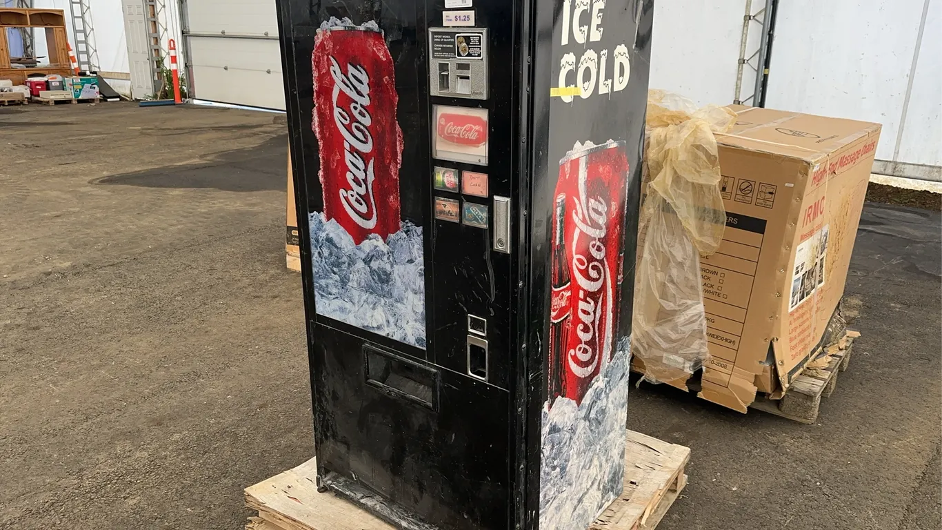 Coca-Cola Pop Vending Machine