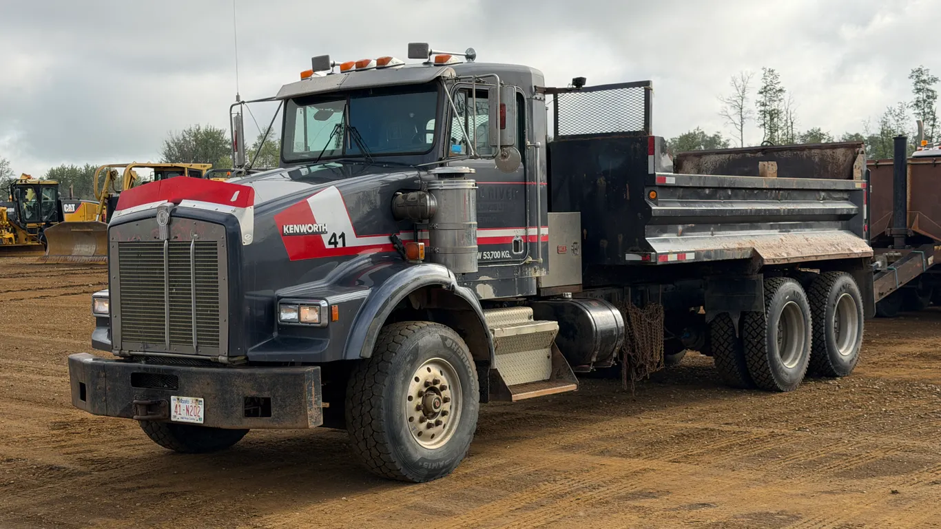 1995 Kenworth T800B T/A Dump Truck