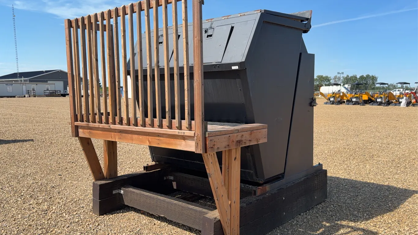 Garbage Bin with Hydraulic Dump
