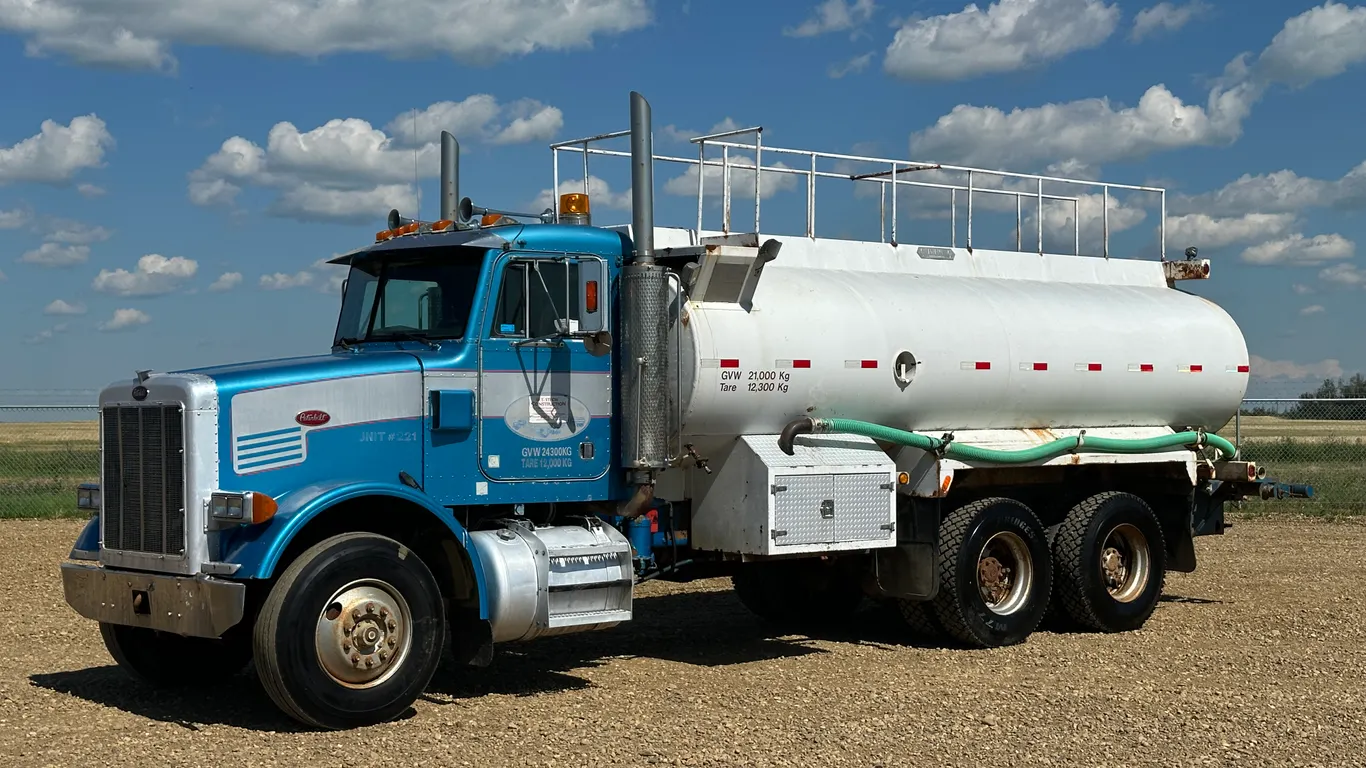 1992 Peterbilt 357 T/A 15900 Litre Water Truck