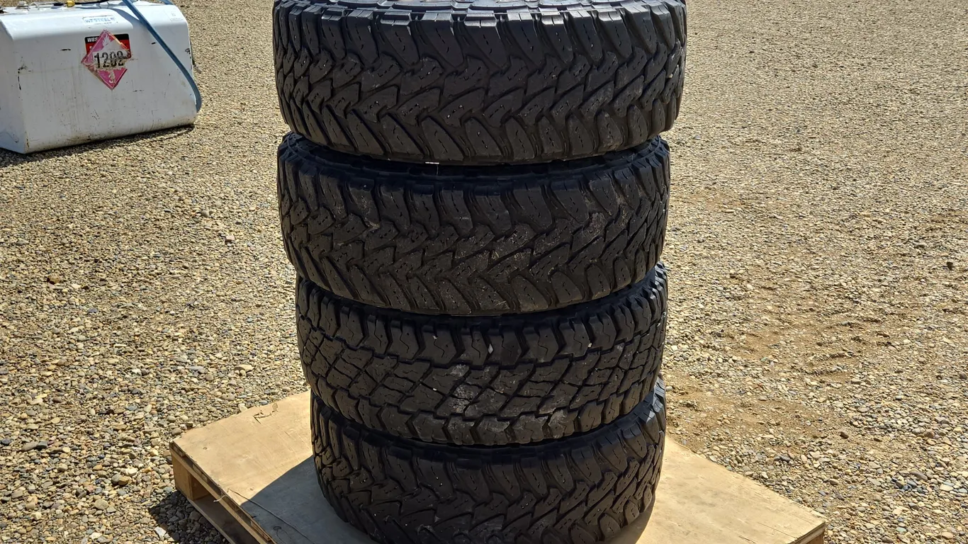 QTY of (4) Toyo M/T Open Country LT285/70R17 Tires & Rims