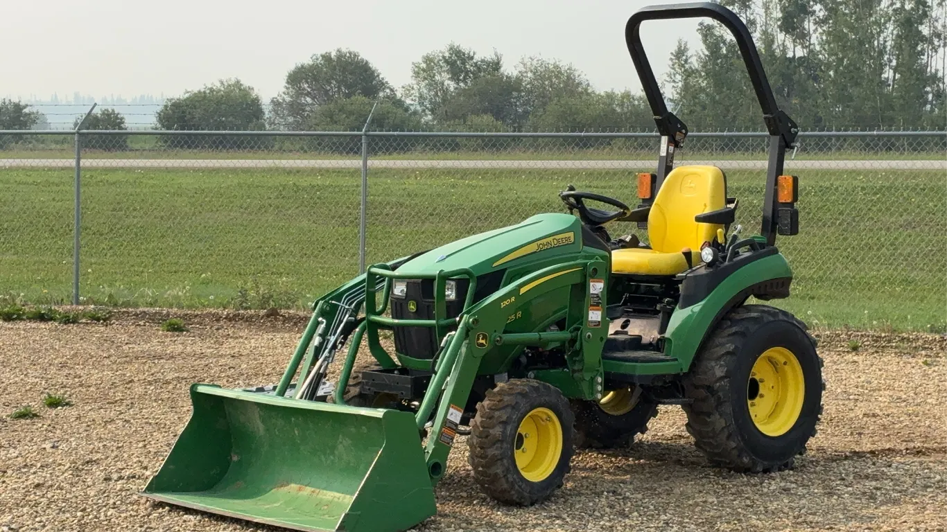 2019 John Deere 2025R 4WD Utility Tractor
