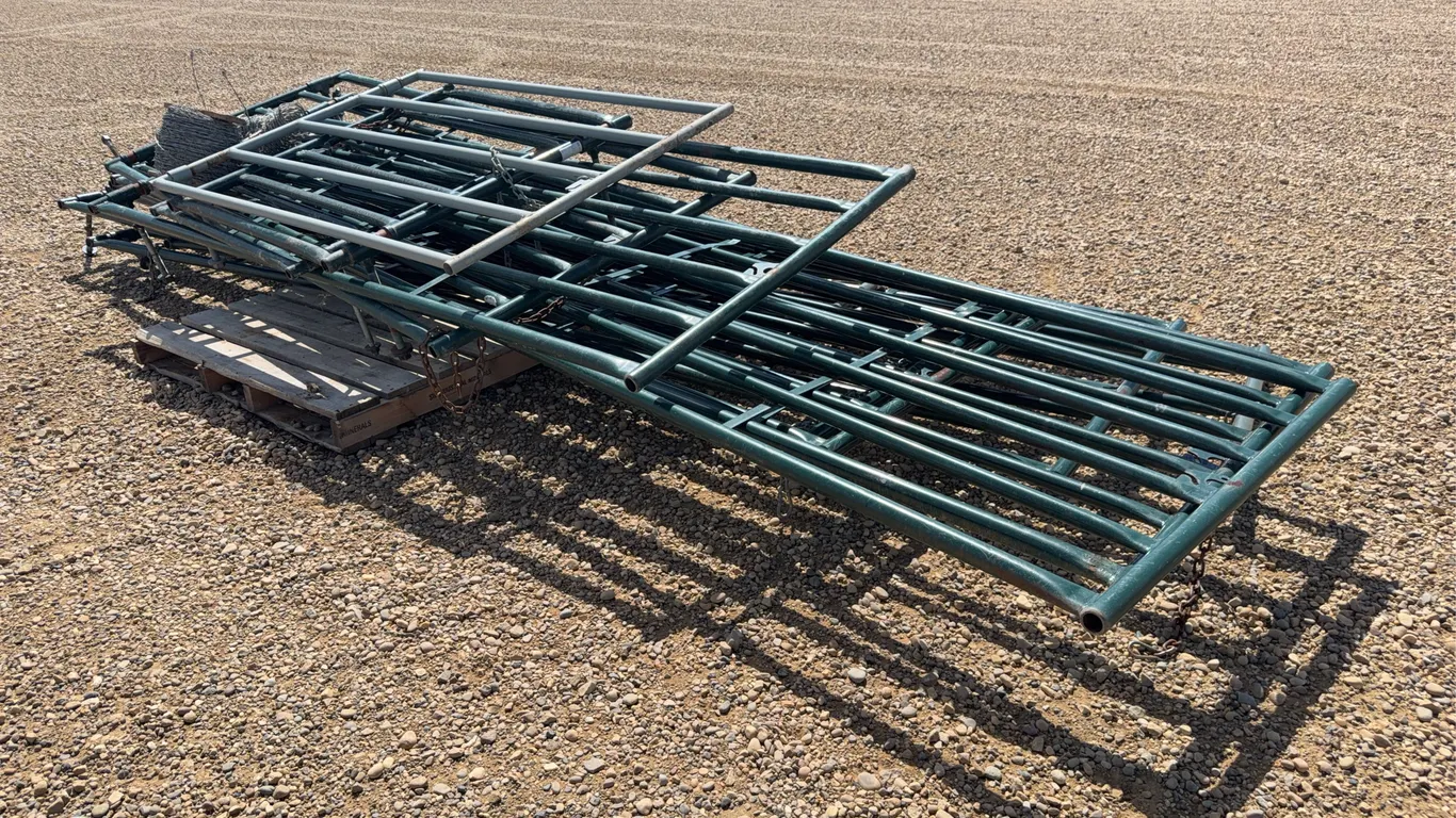 Assorted Length Hi-Hog Gates and Wire