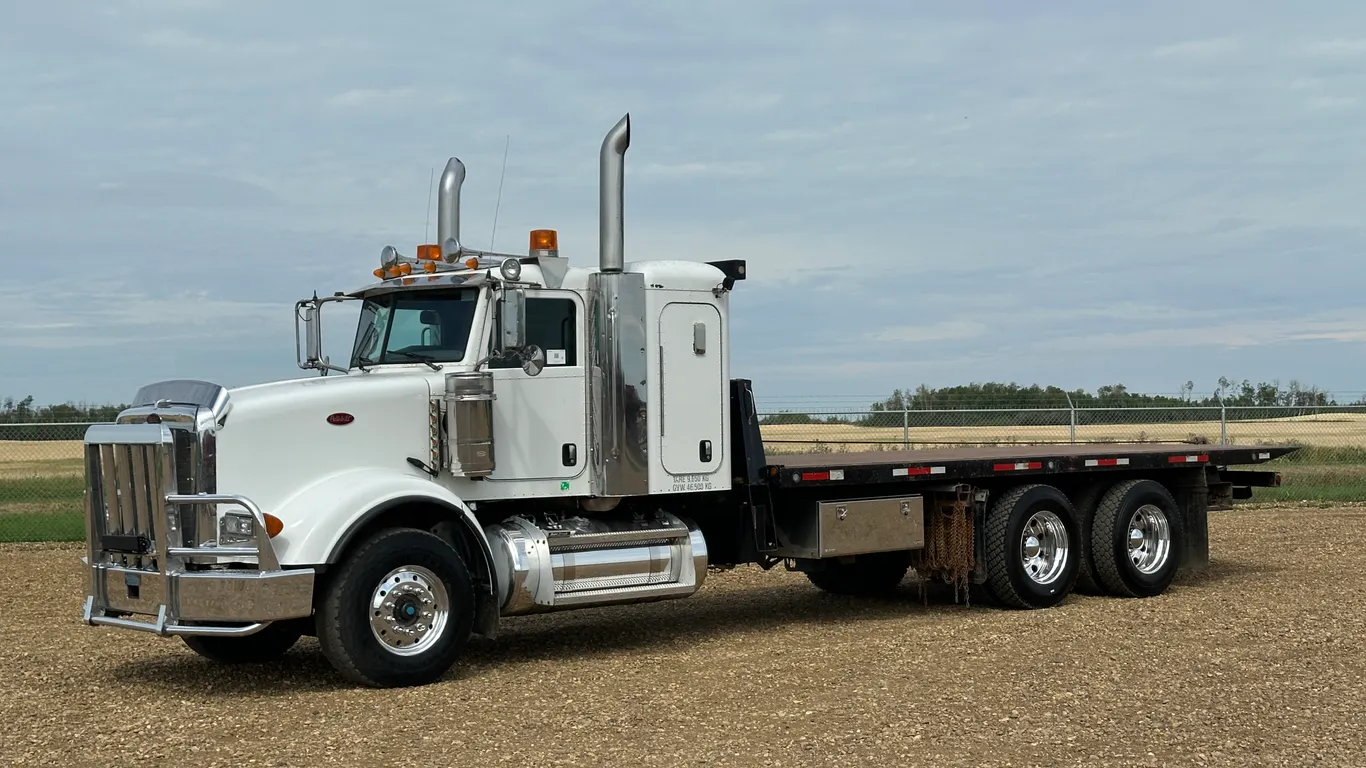 2013 Peterbilt 367 T/A Sleeper Rollback Truck