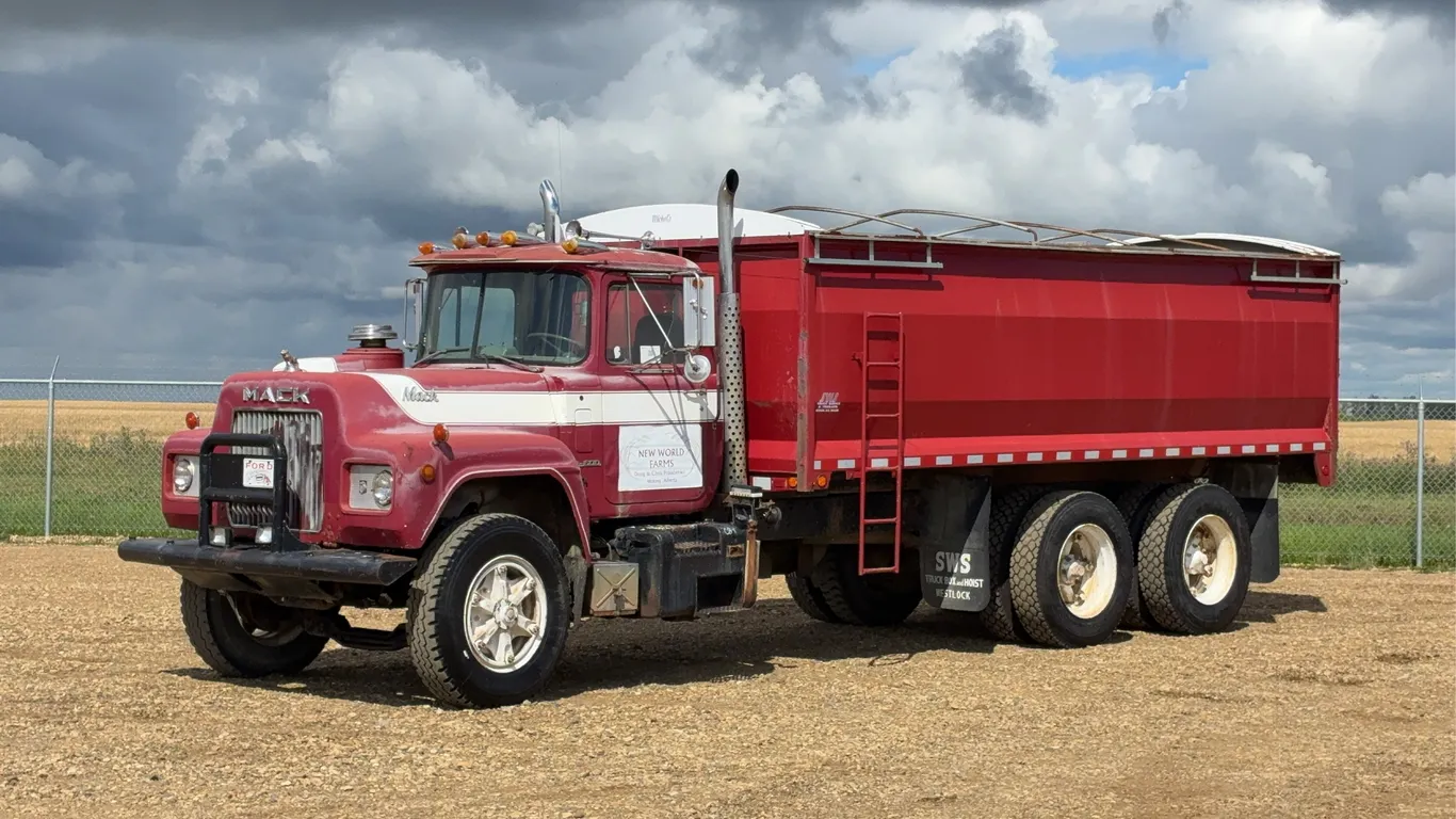 1975 Mack R600 T/A Grain Truck