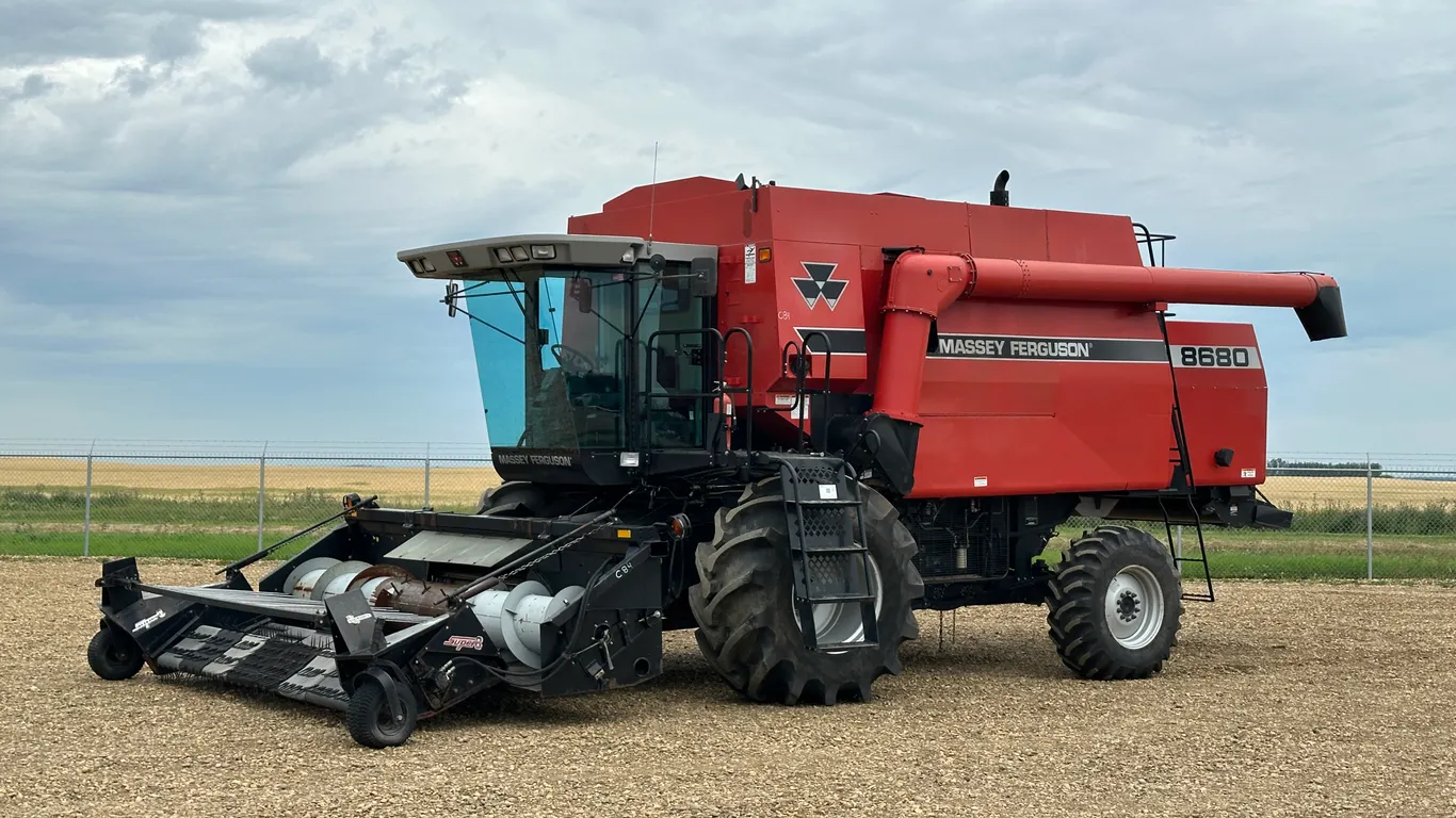 1998 Massey Ferguson 8680 Combine Harvester