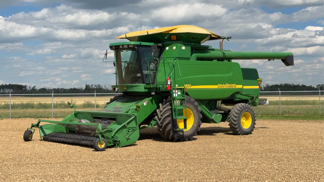 2002 John Deere 9650 Combine Harvester